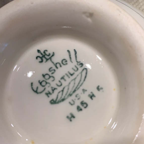 Vintage Eggshell Nautilus, Maroon Band W/Gold by Homer Laughlin Creamer Dish - Picture 7 of 7